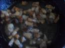 Пошаговое фото рецепта «Грибной суп с перловкой и шкварками Мишин суп»