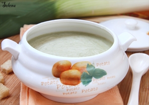 Фото рецепта «Крем-суп с луком-пореем и картофелем»