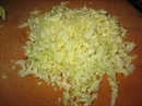 Пошаговое фото рецепта «Рулетики из крабовых палочек с капустой»