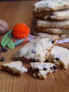 Фото рецепта «Кокосовое печенье с орехами и шоколадными каплями»