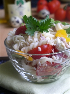 Фото рецепта «Овощной салат с пастой и тунцом»
