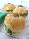 Пошаговое фото рецепта «Турецкие булочки с оливками и брынзой»