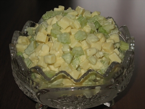 Фото рецепта «Салат из сельдерея с сыром»
