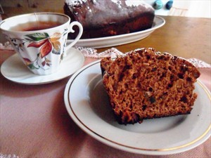 Фото рецепта «Шоколадный кекс на сметане с цукатами»