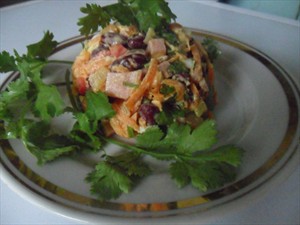Фото рецепта «Салат с фасолью и кинзой Юбилейный»