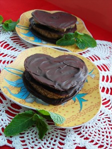 Фото рецепта «Шоколадные сердечки со сливочно-кофейным кремом»