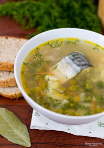 Фото рецепта «Суп из скумбрии с зеленым горошком и гречкой»