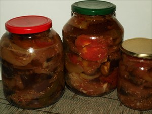 Фото рецепта «Вкусная закуска из баклажанов, перца и помидоров на зиму»