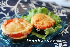 Фото рецепта «Баклажаны запеченные с помидором и сыром»